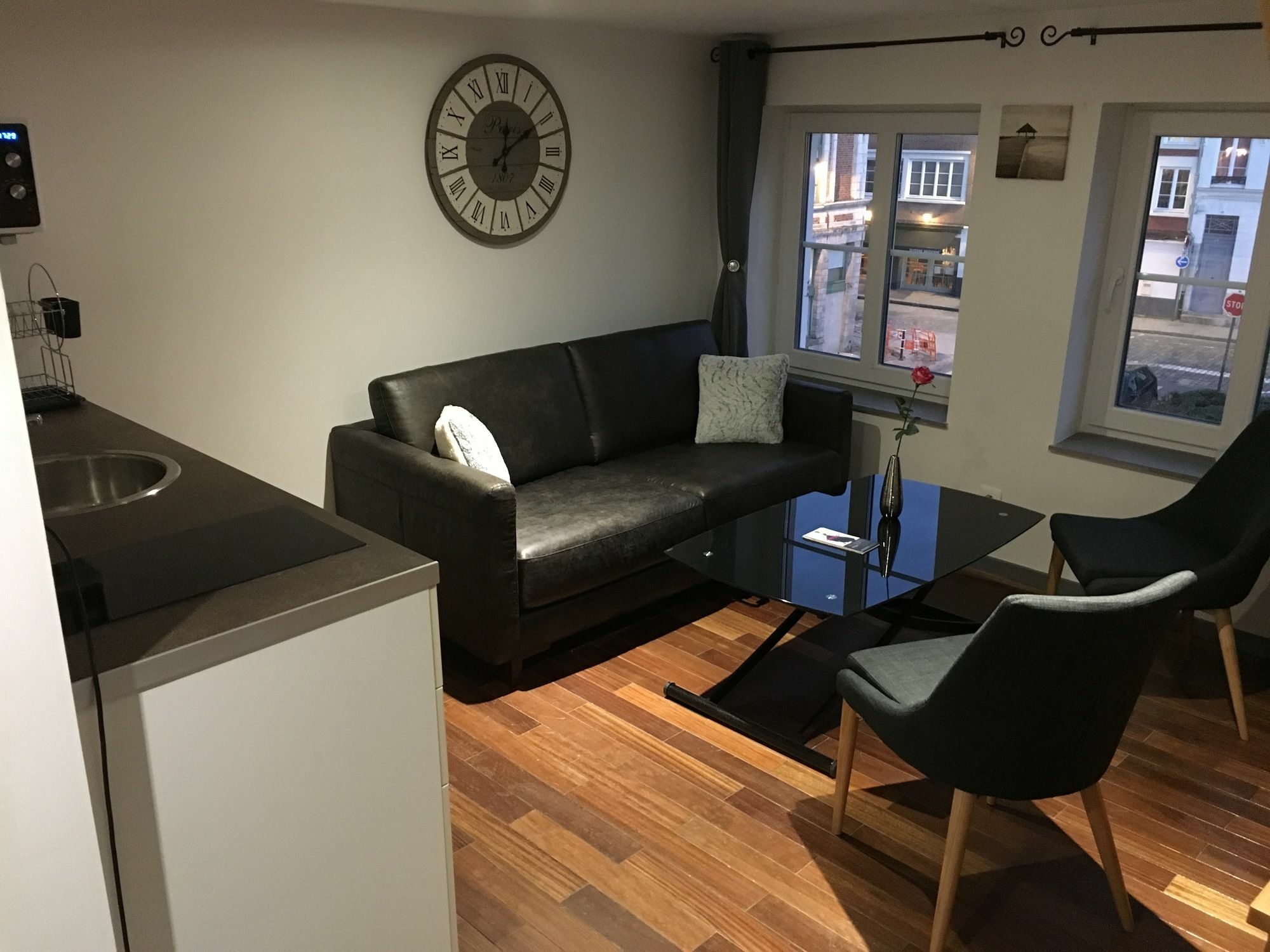 ליל Little Plaza Appart'Hotel מראה חיצוני תמונה