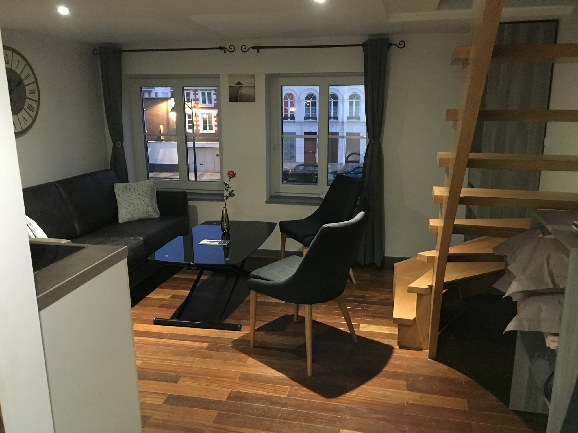 ליל Little Plaza Appart'Hotel מראה חיצוני תמונה