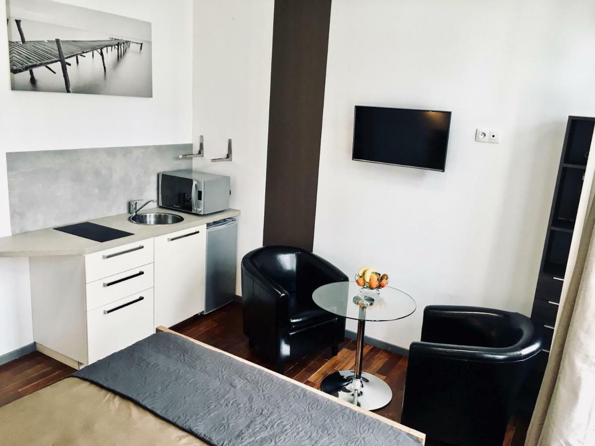 ליל Little Plaza Appart'Hotel מראה חיצוני תמונה