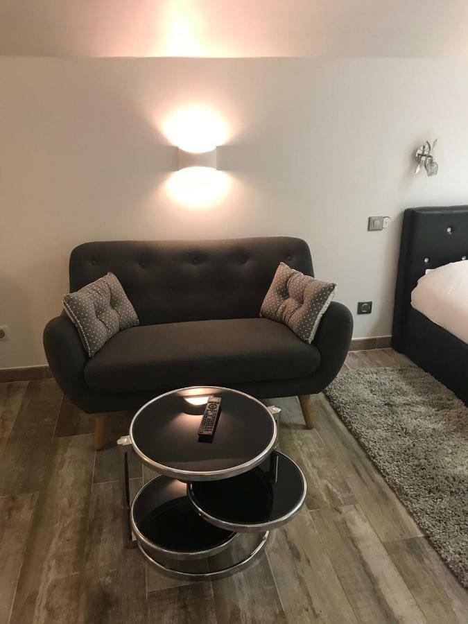 ליל Little Plaza Appart'Hotel מראה חיצוני תמונה